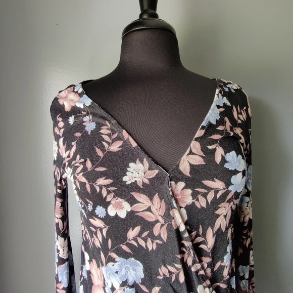American Eagle Soft & Sexy Floral Crepe Top - Picture 2 of 5
